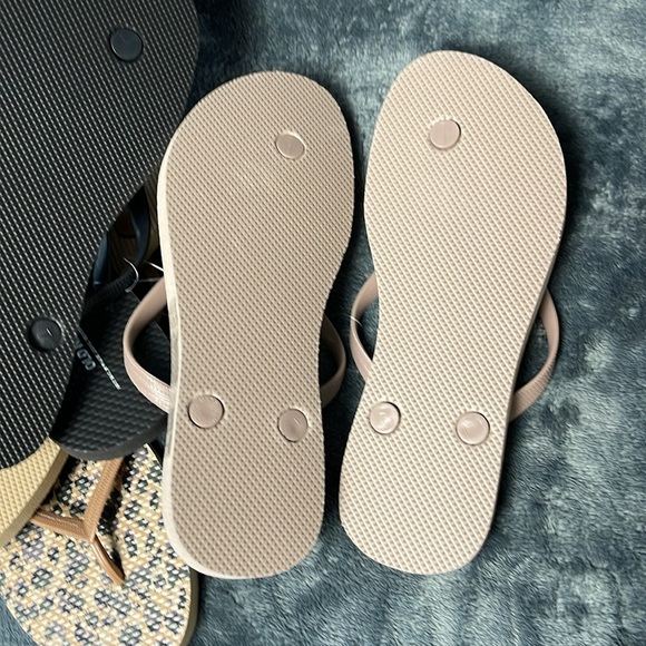 🆕 OLD NAVY Flip-Flop Bundle ~ 7 - Picture 5 of 10